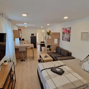  Gasthof Appartment-ferienwohnug Mit Küche, Bad, Kostenlos Wlan Und Stellplatz, Modern Eingerichtet